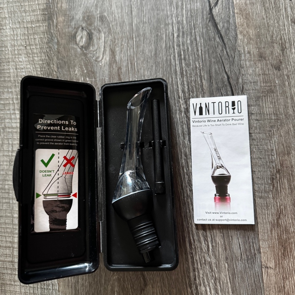 NWOB Vintorio Wine Aerator Pourer